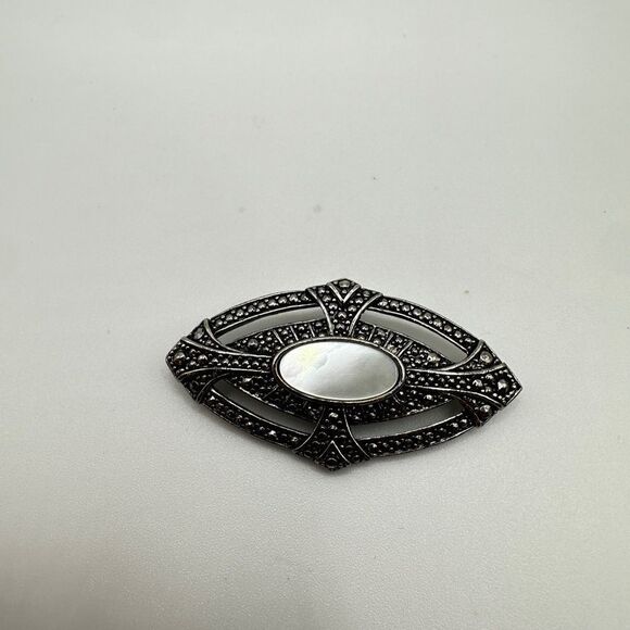 Avon Victorian Elegance Brooch Pin, 1987, Mother of Pearl Faux Marcasite Revival - Picture 5 of 7